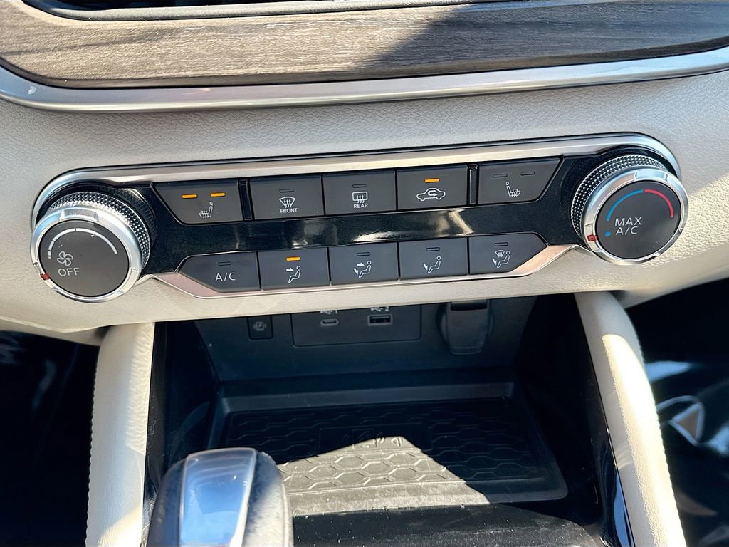 Used 2023 Nissan Altima 2.5 SV w/ SV Premium Package image 16