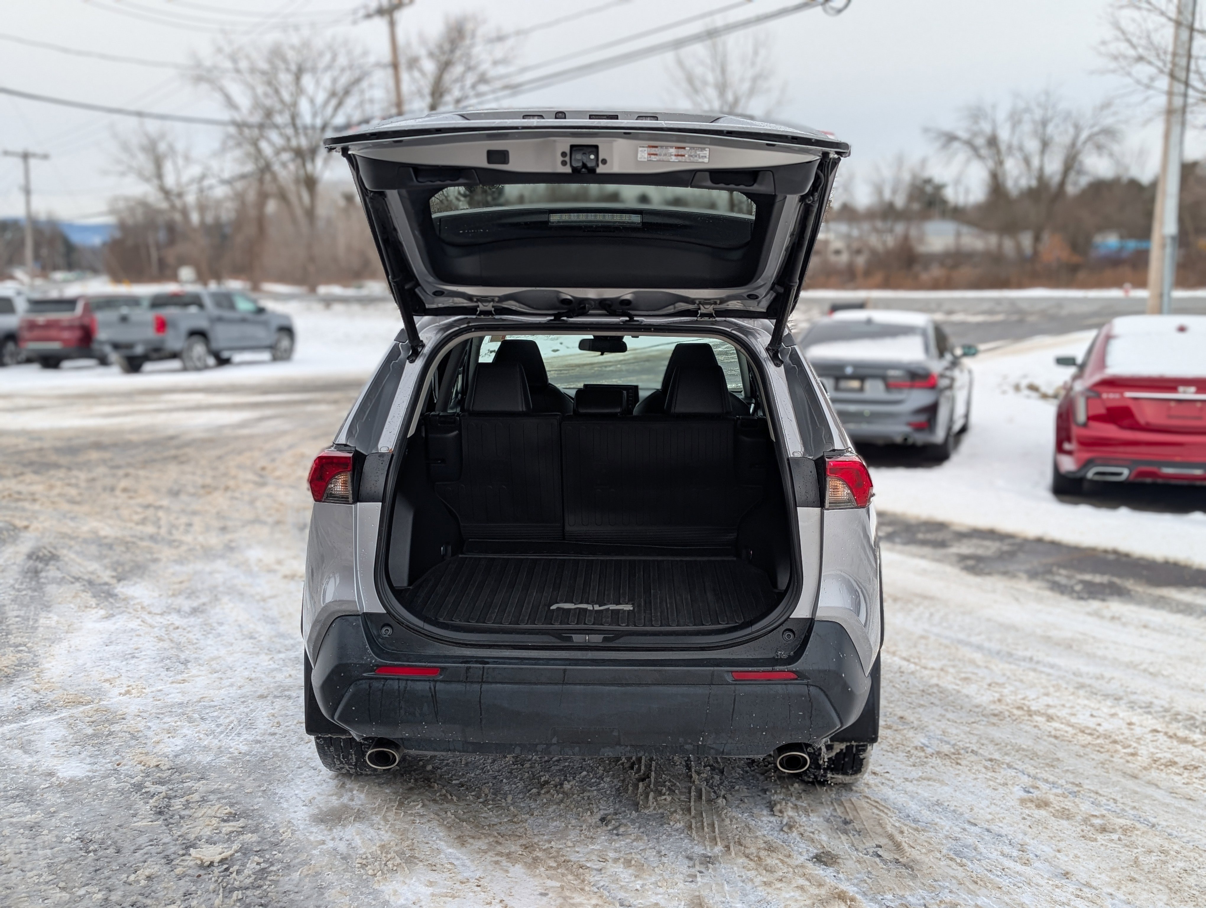 Used 2022 Toyota RAV4 XLE Premium image 37