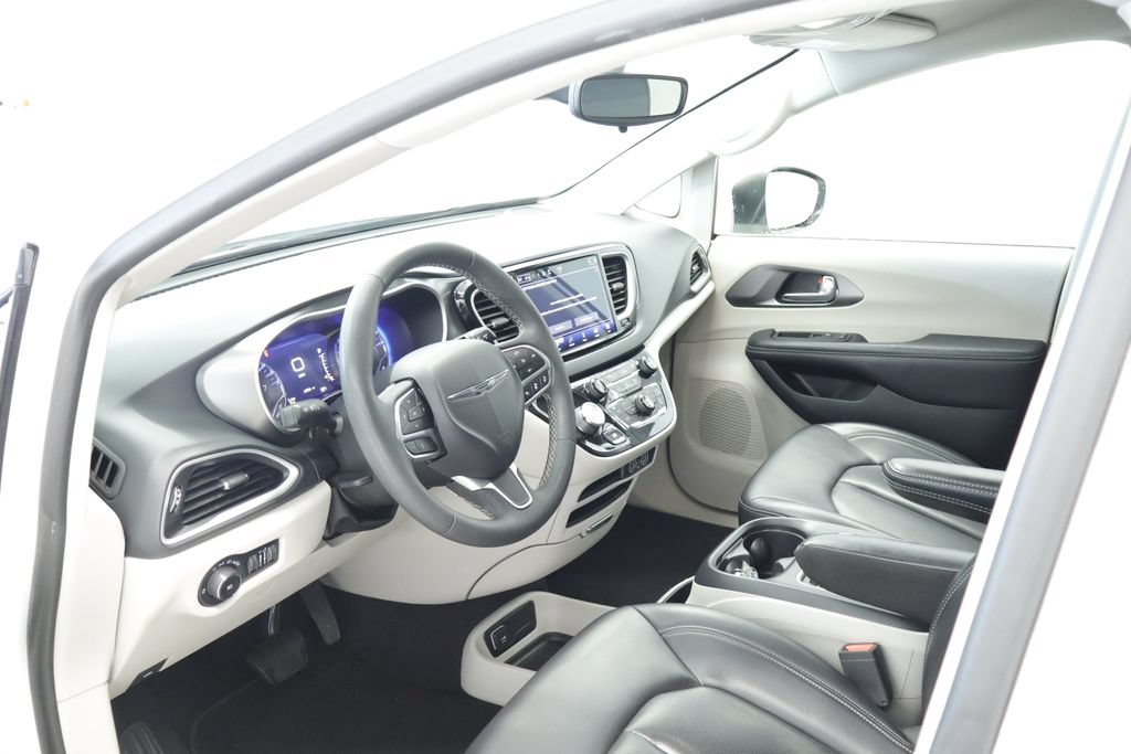 Certified 2023 Chrysler Pacifica Touring-L FWD image 27