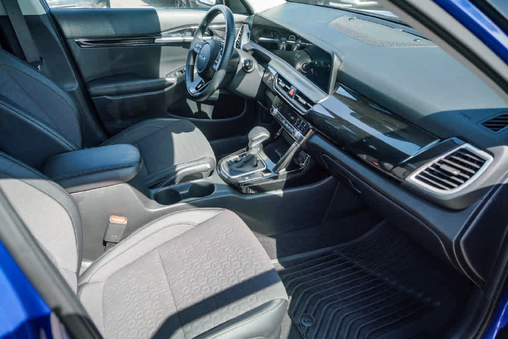 Certified 2025 Kia Seltos S FWD image 15