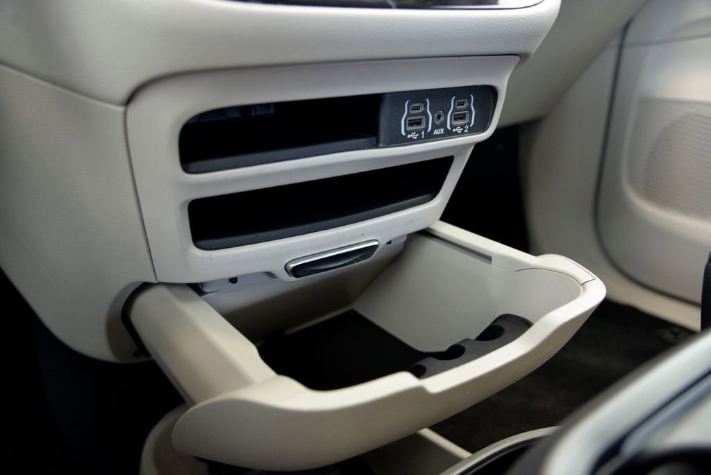 Used 2023 Chrysler Pacifica Touring-L FWD image 25