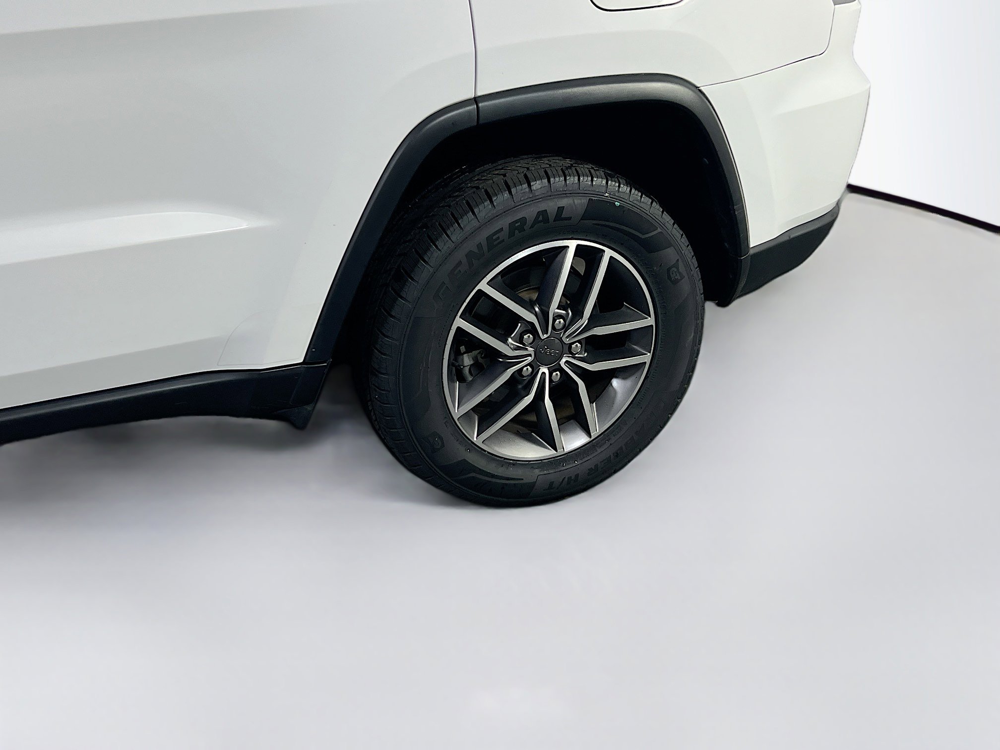 Used 2022 Jeep Grand Cherokee Limited image 30