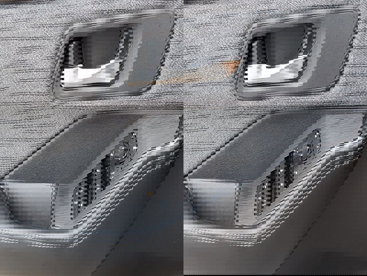 Used 2023 Nissan Rogue SV image 26