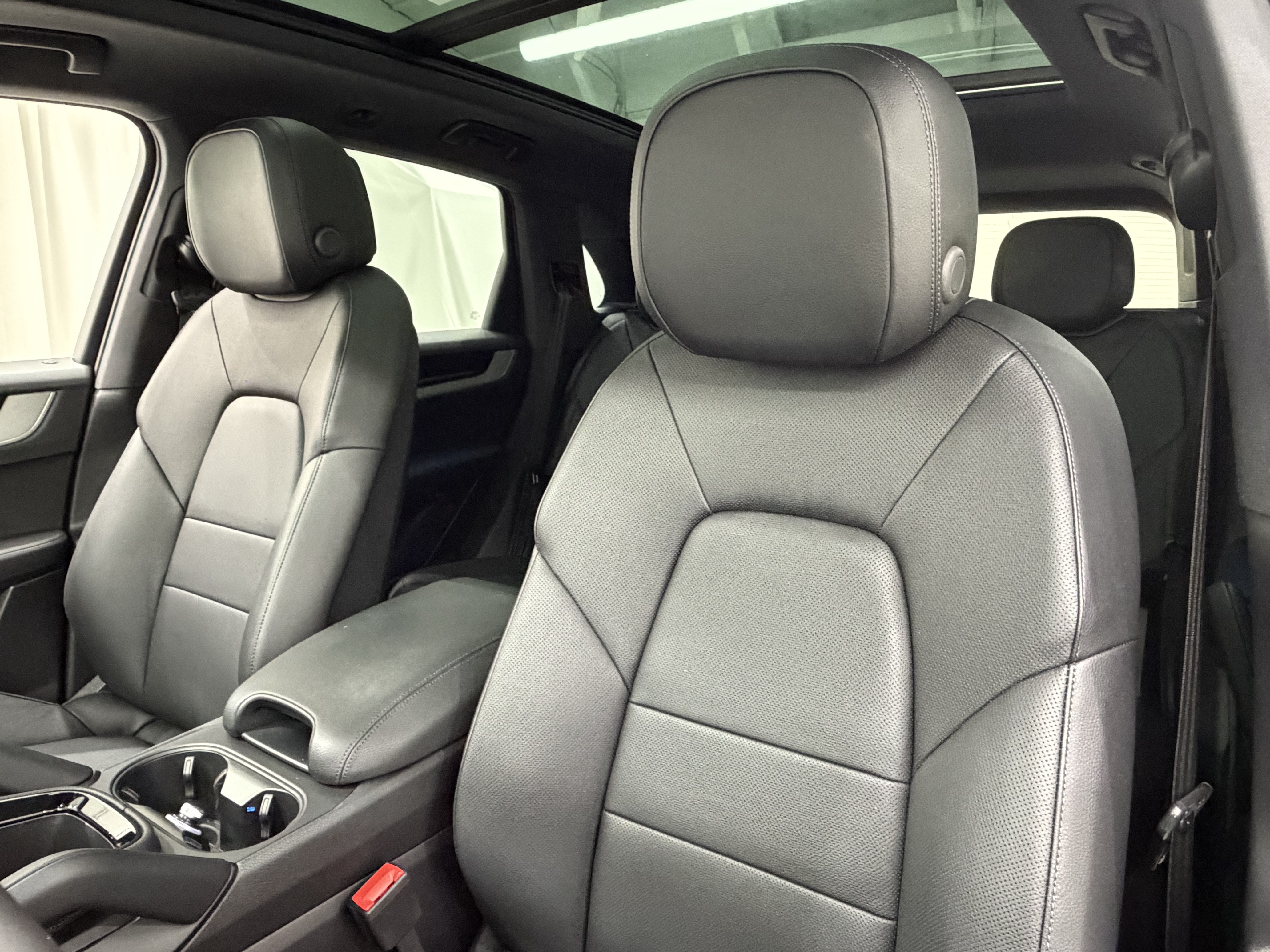 Certified 2026 Porsche Cayenne AWD/4WD image 32