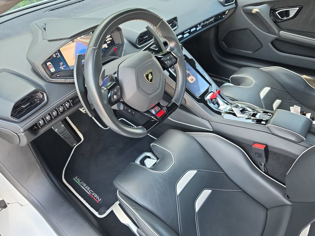 Used 2021 Lamborghini Huracan EVO RWD image 12