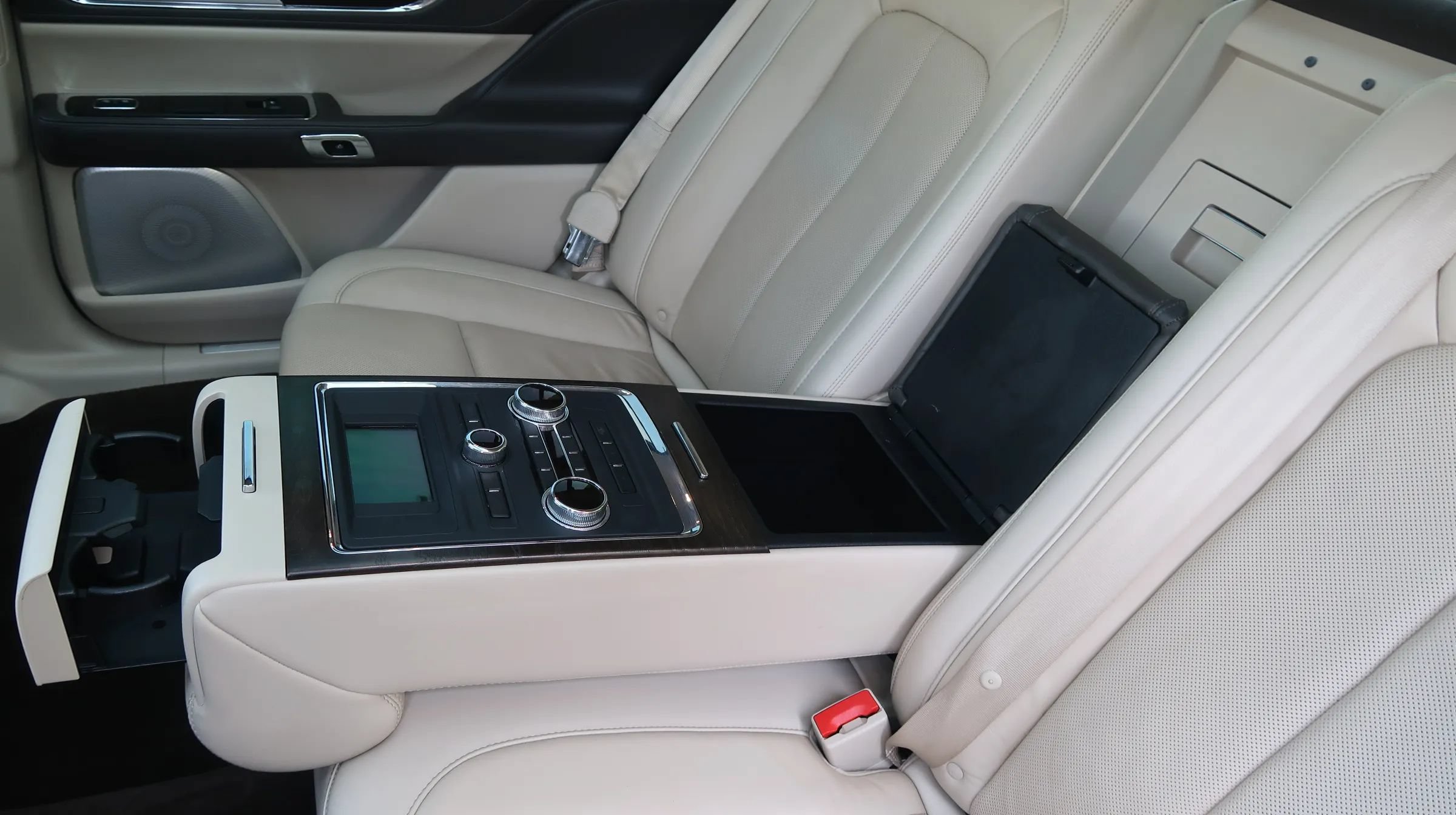 Used 2018 Lincoln Continental Reserve w/ Rear-seat Package FWD image 43