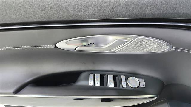 Used 2025 Genesis GV70 2.5T AWD/4WD image 19