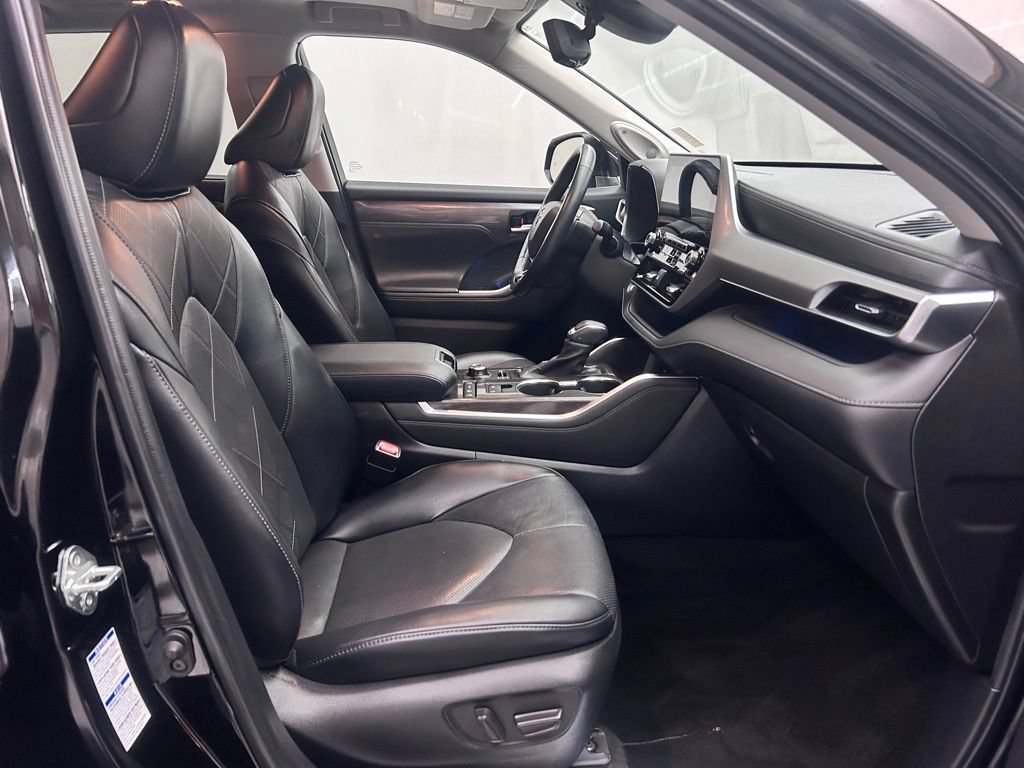 Used 2022 Toyota Highlander Platinum AWD/4WD image 19
