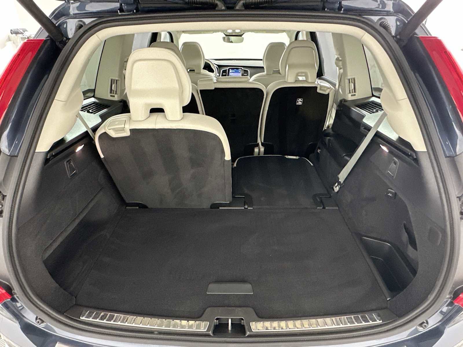 Used 2025 Volvo XC90 B6 Plus w/ Protection Package Premier image 25