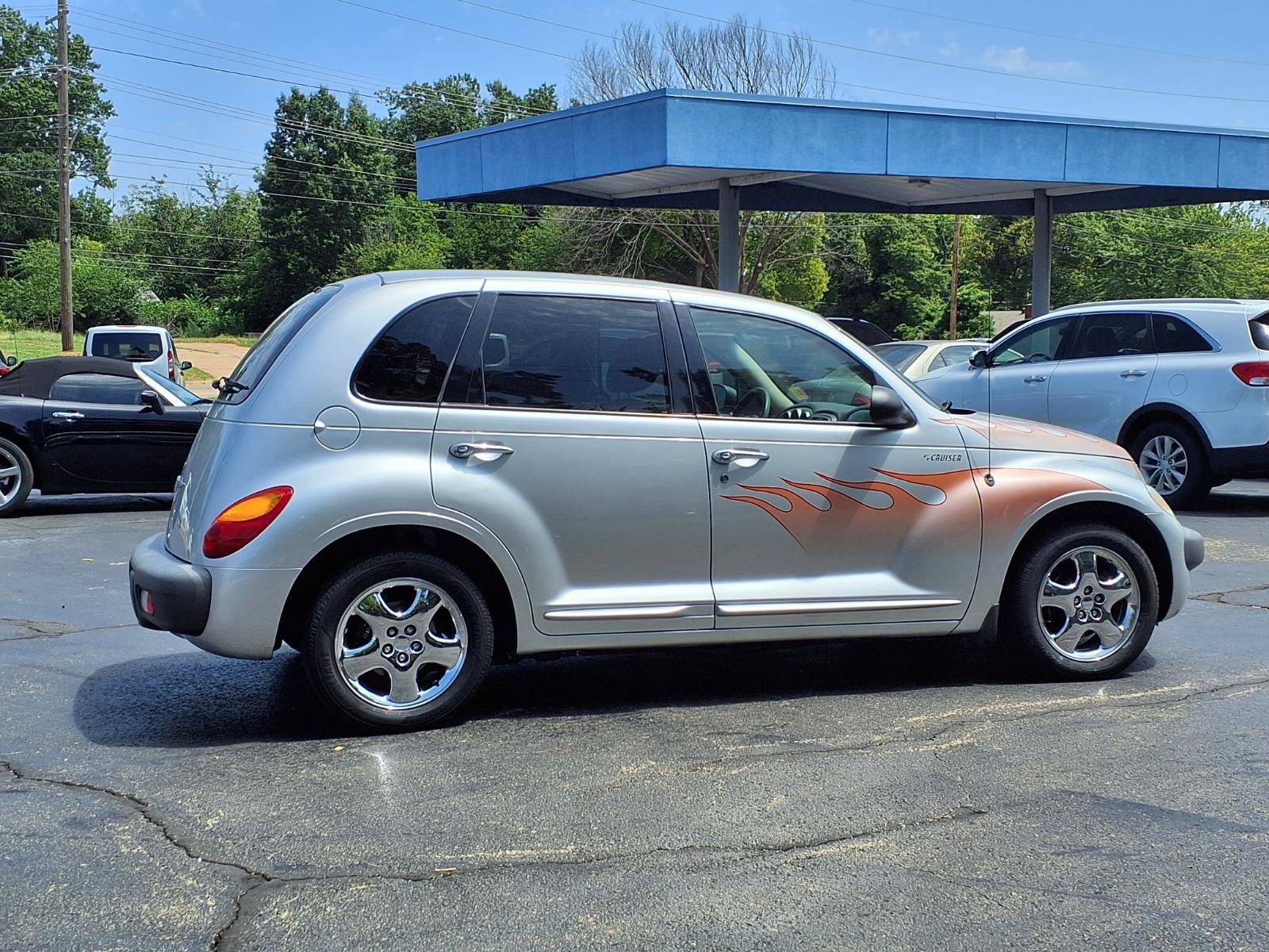 Used 2002 Chrysler PT Cruiser Limited FWD image 2