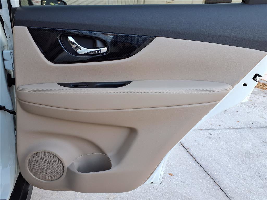 Used 2019 Nissan Rogue SL w/ Premium Package image 12