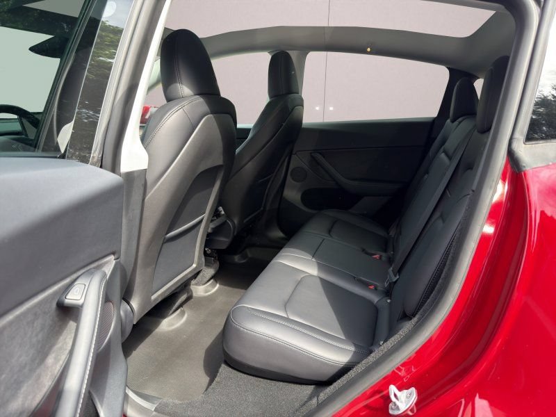 Used 2024 Tesla Model Y Long Range AWD/4WD image 10