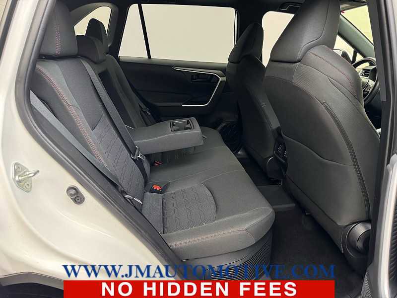 Used 2021 Toyota RAV4 SE w/ Weather & Moonroof Package image 20
