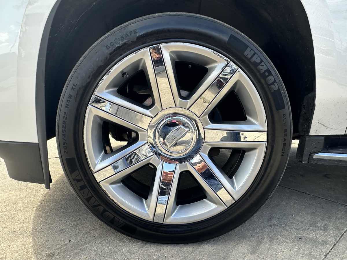 Used 2020 Cadillac Escalade ESV Luxury AWD/4WD image 9