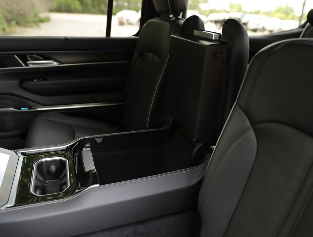 Used 2024 Jeep Grand Wagoneer Series II Obsidian w/ Quick Order Packagew 28T AWD/4WD image 43