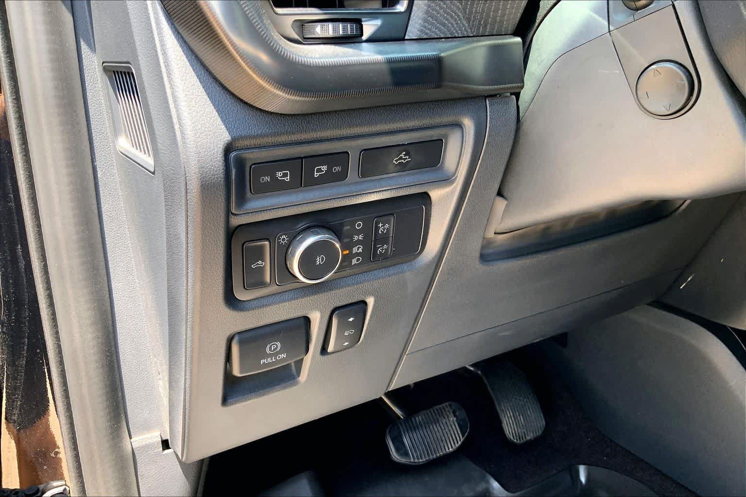 Used 2021 Ford F150 Platinum w/ FX4 Off-Road Package AWD/4WD image 36