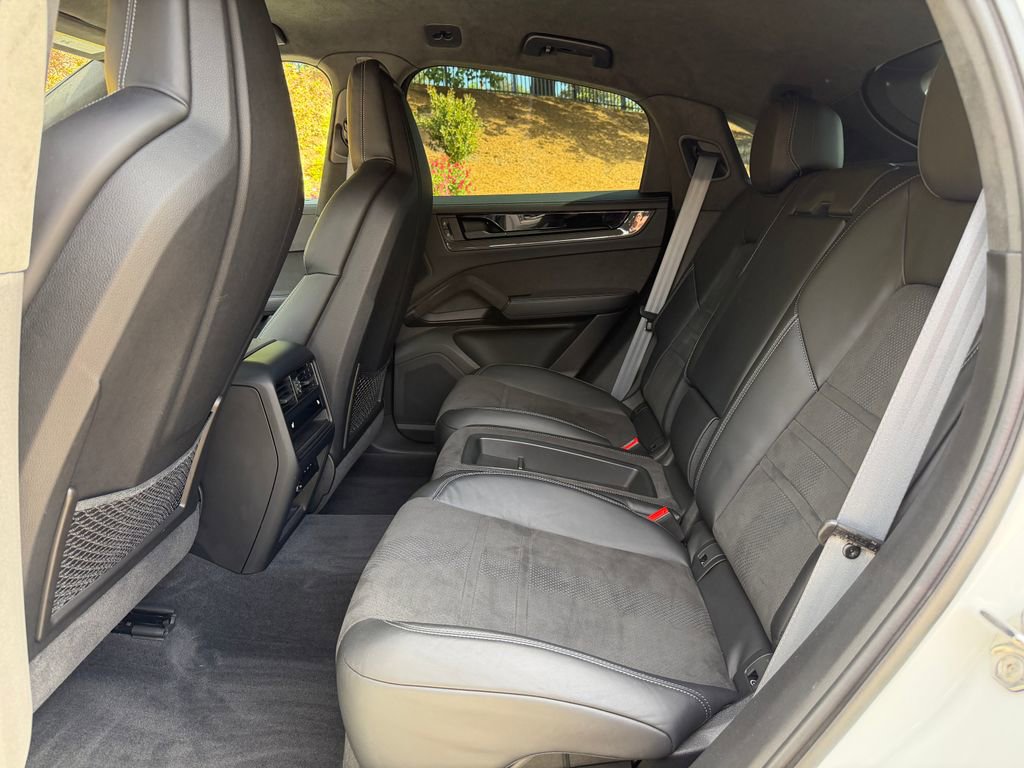 Used 2024 Porsche Cayenne Turbo GT AWD/4WD image 34