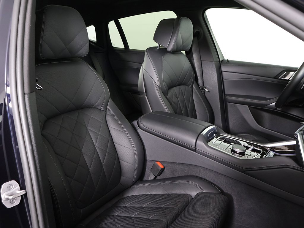 Used 2025 BMW X6 xDrive40i w/ Climate Comfort Package image 32