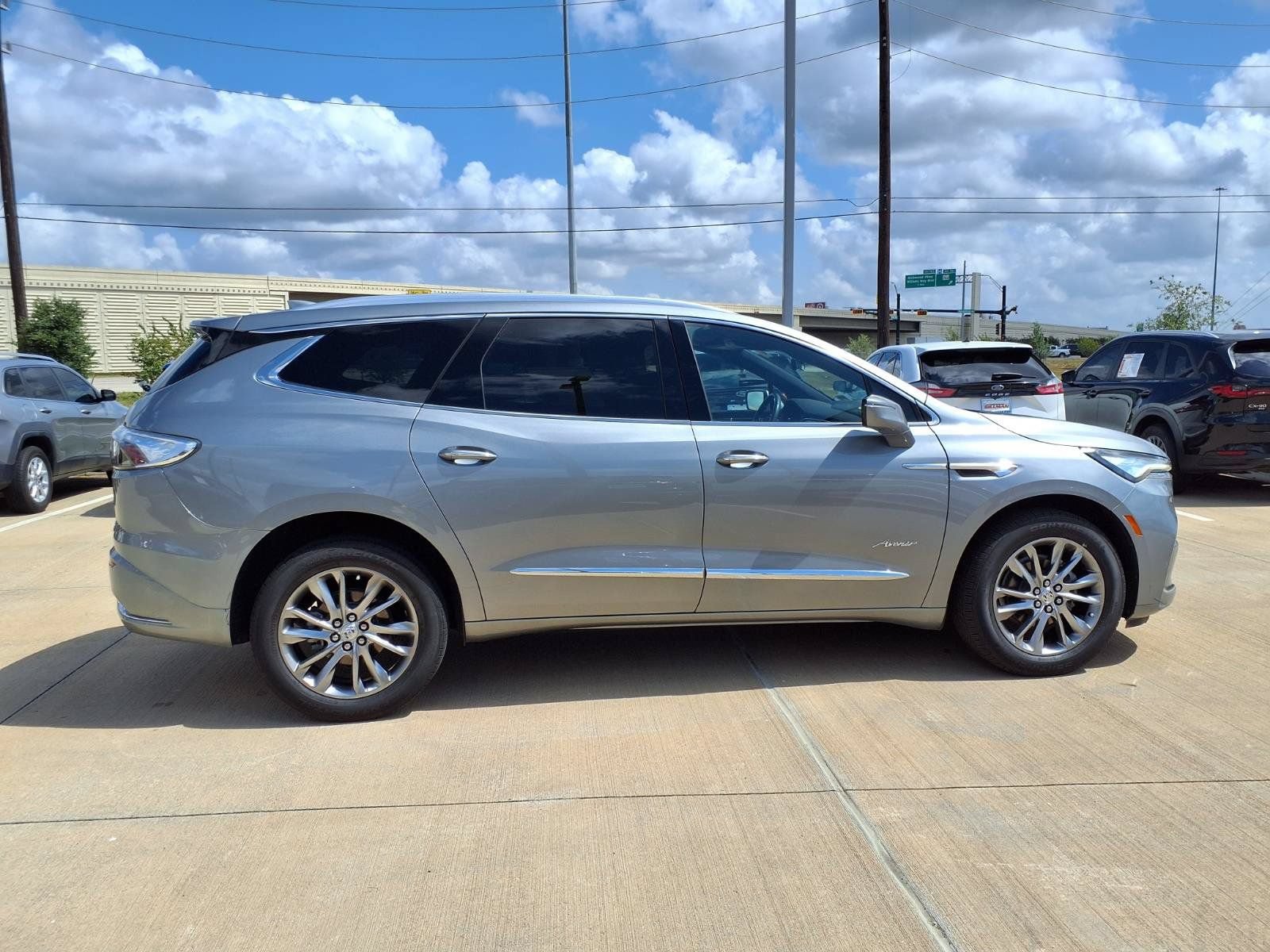 Used 2023 Buick Enclave Avenir w/ Avenir Technology Package AWD/4WD image 8