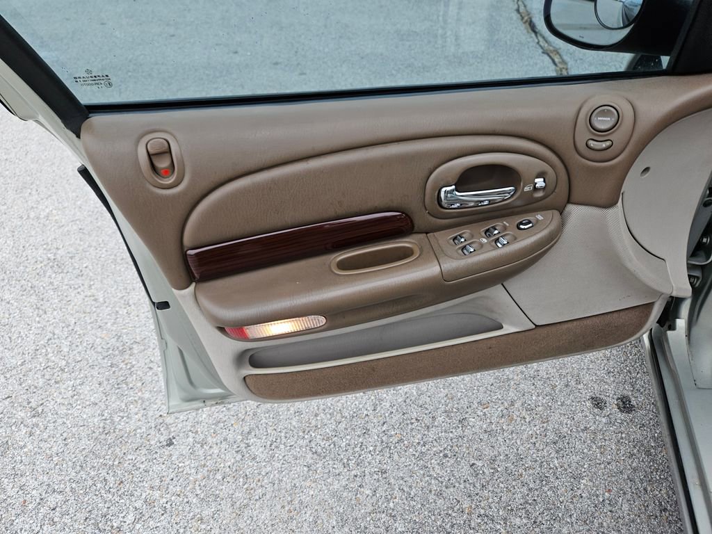 Used 2000 Chrysler 300M FWD image 16