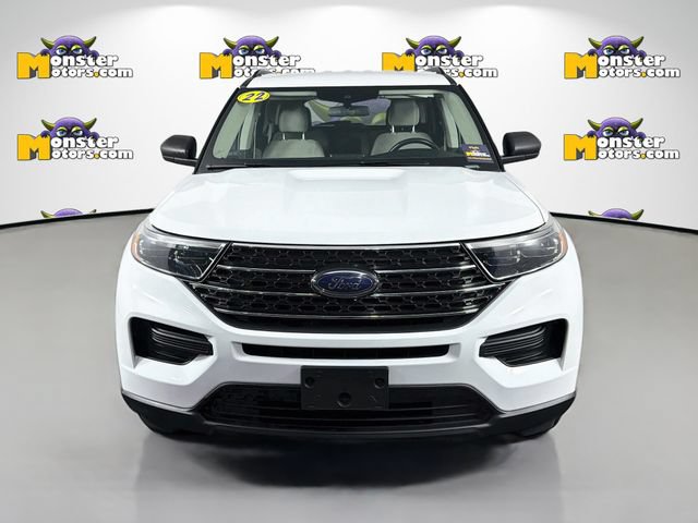 Used 2022 Ford Explorer XLT AWD/4WD image 2