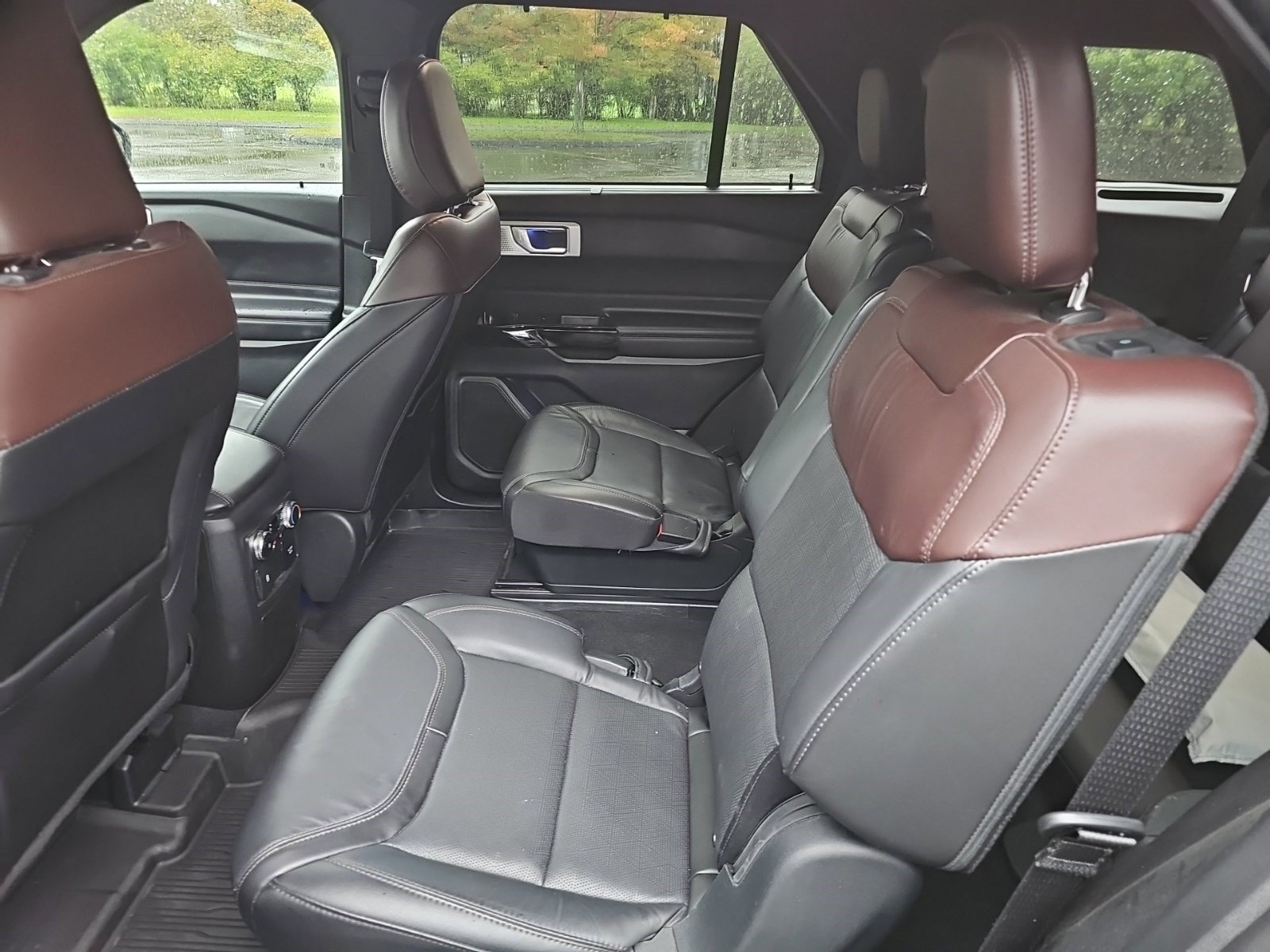 Used 2023 Ford Explorer Platinum w/ Technology Package AWD/4WD image 18