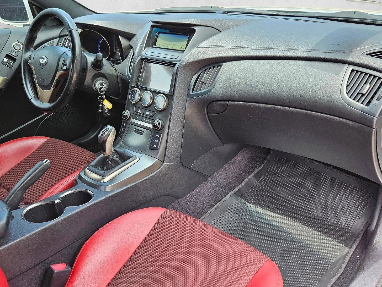 Used 2013 Hyundai Genesis 2.0T RWD image 19