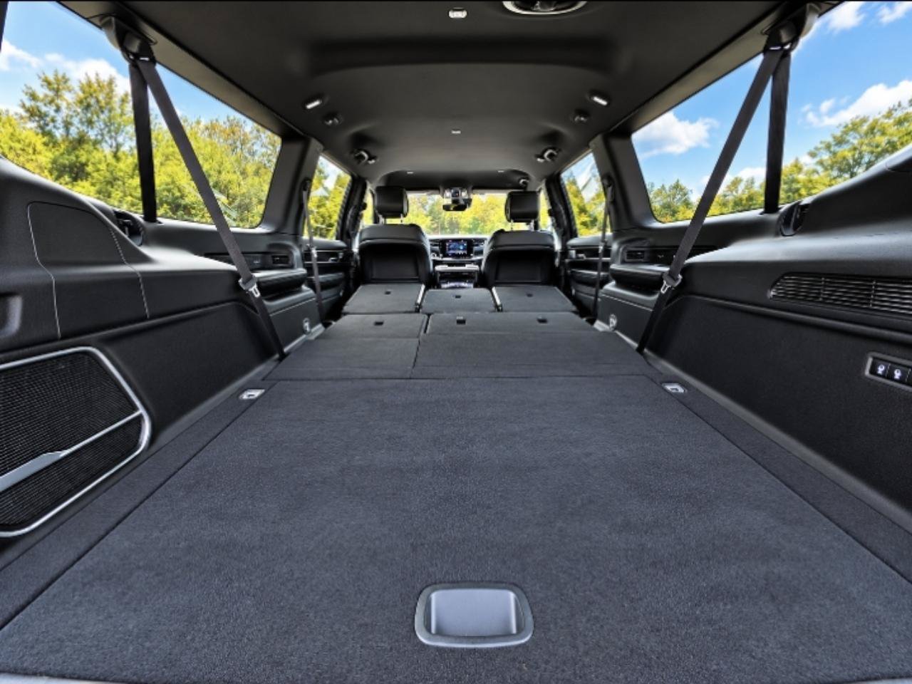 Used 2024 Jeep Wagoneer L Series II AWD/4WD image 11