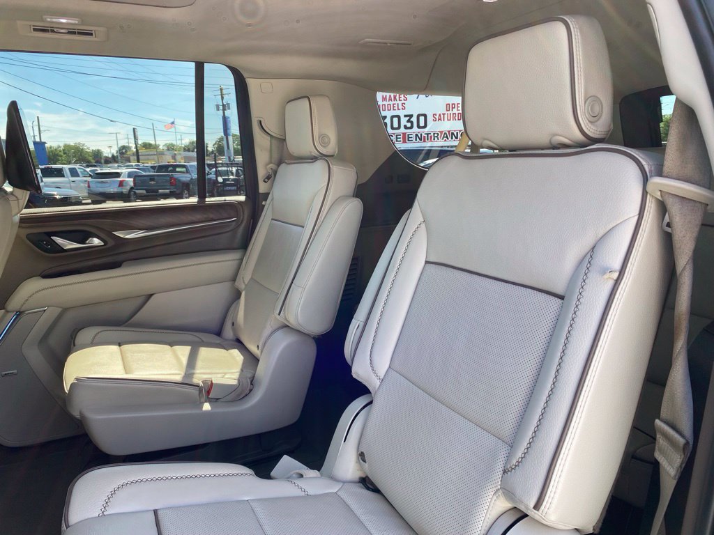 Used 2024 GMC Yukon XL Denali AWD/4WD image 18