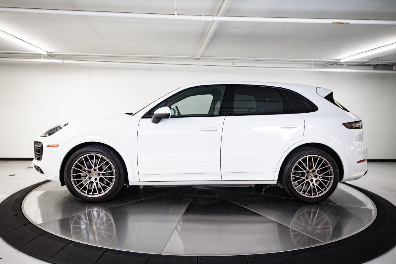 Used 2023 Porsche Cayenne S Platinum AWD/4WD image 2