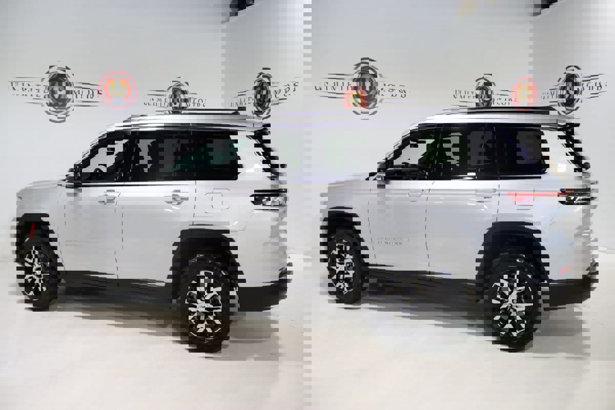 Used 2024 Jeep Grand Cherokee L Limited w/ Luxury Tech Group II image 27