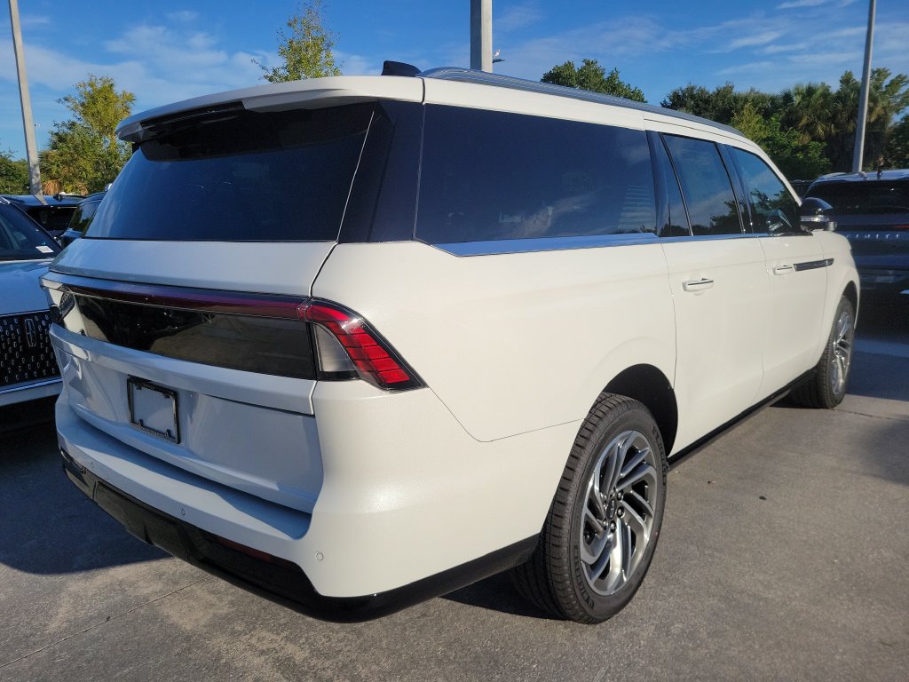 New 2027 Lincoln Navigator L Reserve AWD/4WD image 4