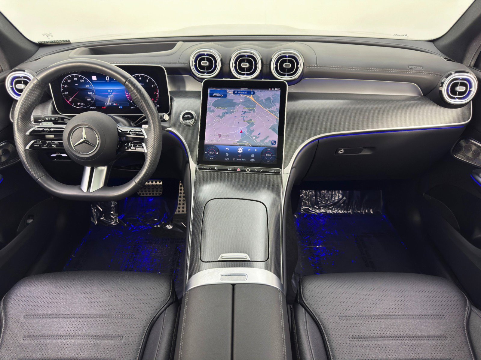 Used 2025 Mercedes-Benz GLC 300 4MATIC w/ AMG Line image 13