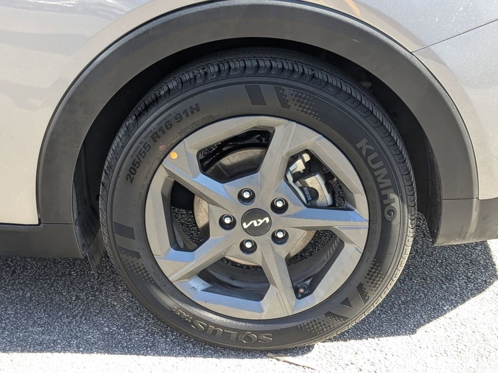 Used 2025 Kia K4 LXS image 27