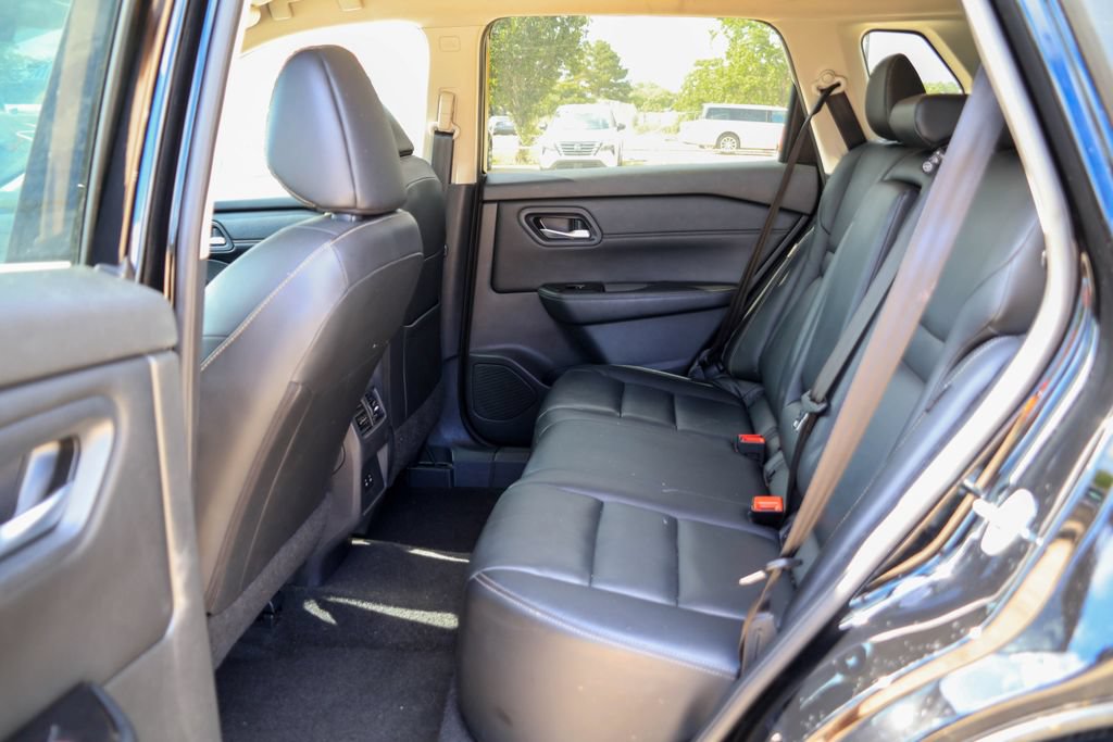Used 2024 Nissan Rogue SL FWD image 9