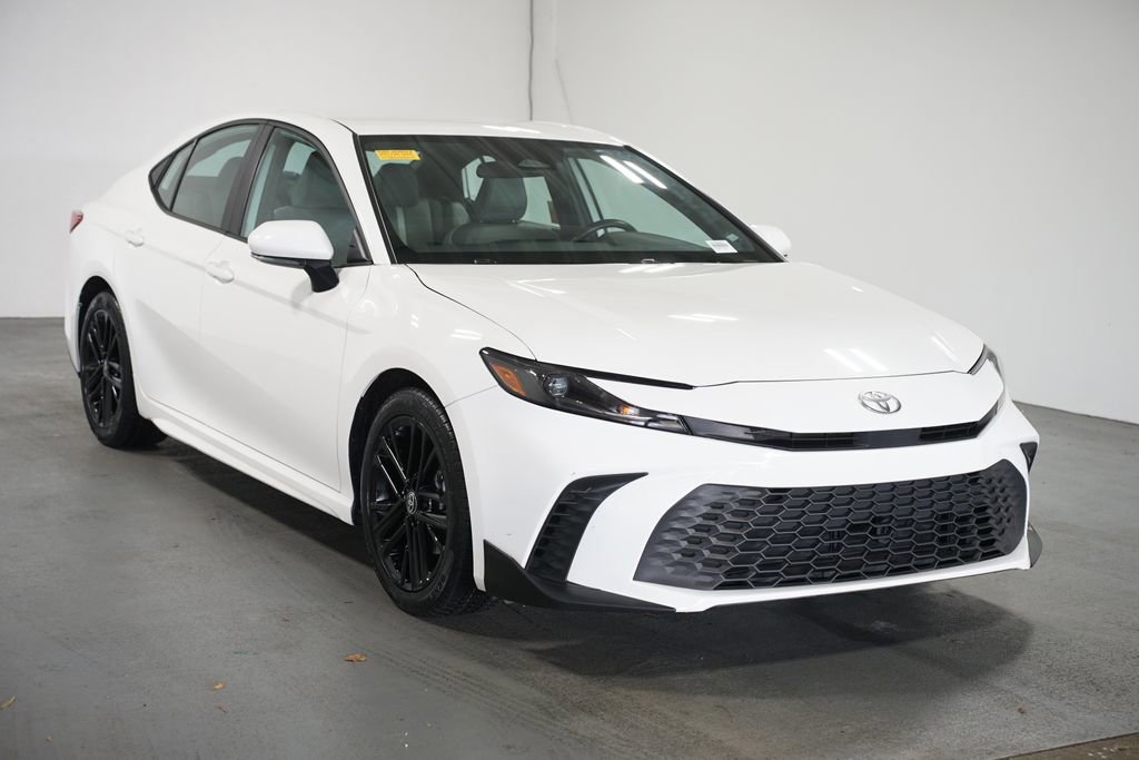 Certified 2025 Toyota Camry SE image 3