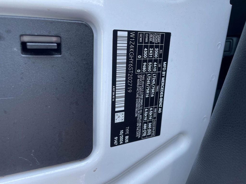 Used 2025 Mercedes-Benz Sprinter 2500 image 46