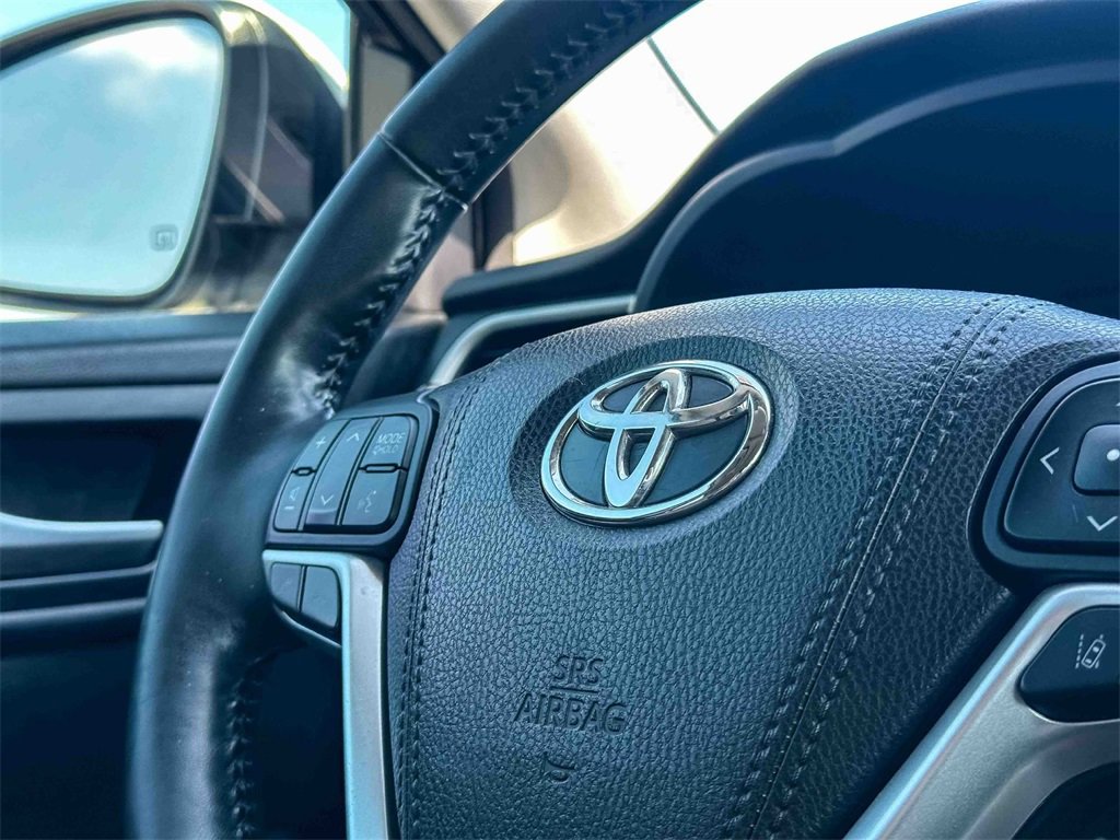 Used 2018 Toyota Highlander Limited Platinum image 29