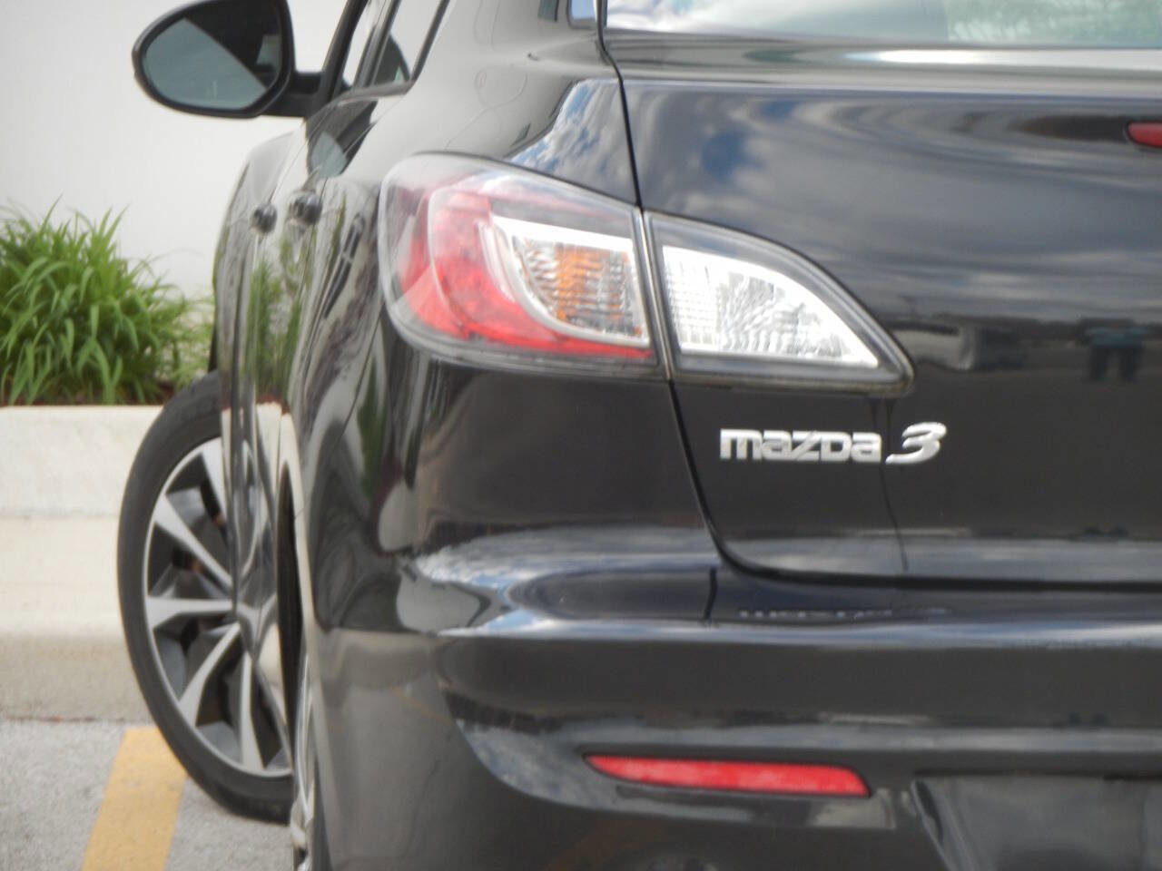 Used 2012 MAZDA MAZDA3 i Touring FWD image 1
