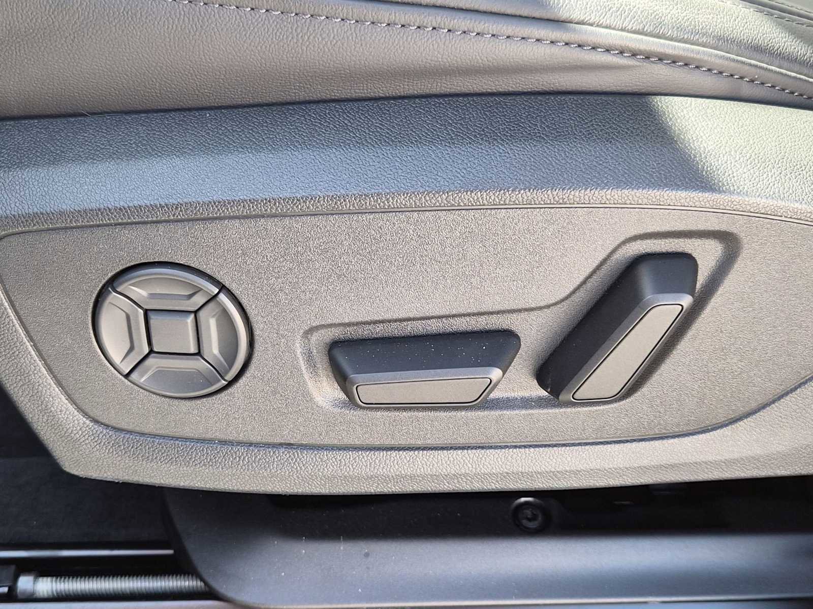 Used 2025 Audi Q3 2.0T Premium w/ Convenience Package image 16