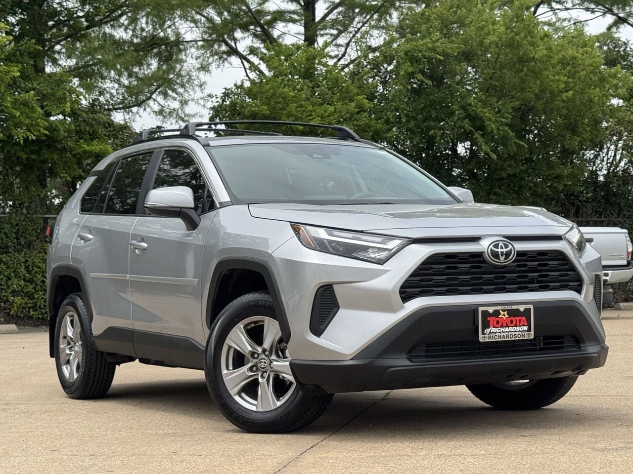 Used 2025 Toyota RAV4 XLE w/ Convenience Package FWD image 2