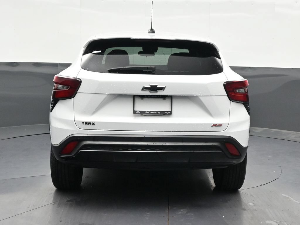 Used 2024 Chevrolet Trax RS w/ Driver Confidence Package FWD image 4