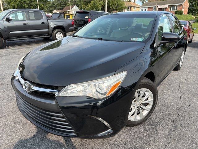 Used 2017 Toyota Camry LE FWD image 1
