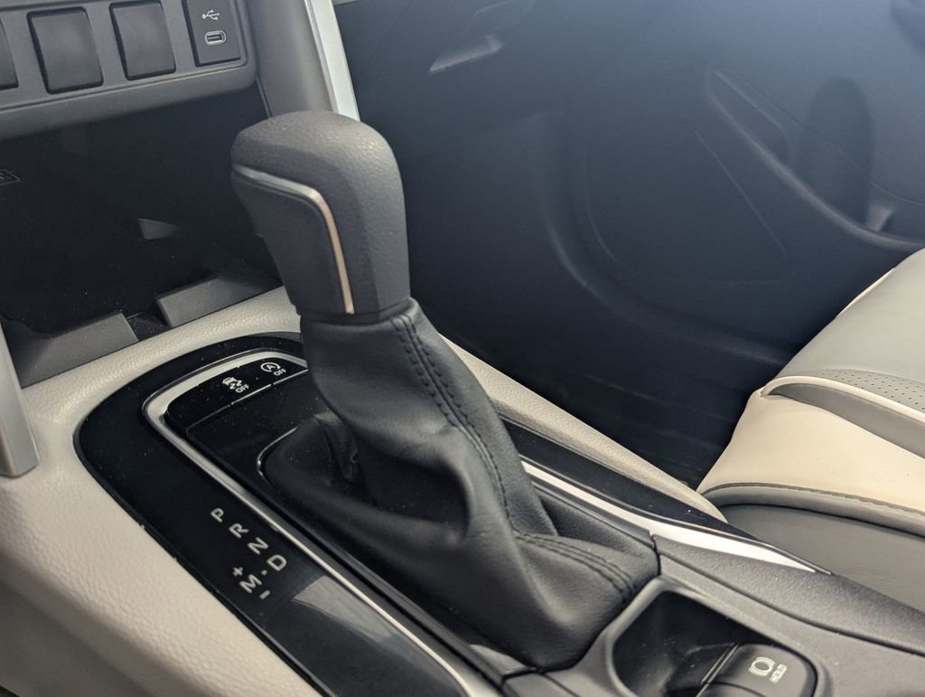 Used 2025 Toyota Corolla Cross LE w/ Black Badges Package (TMS) image 21