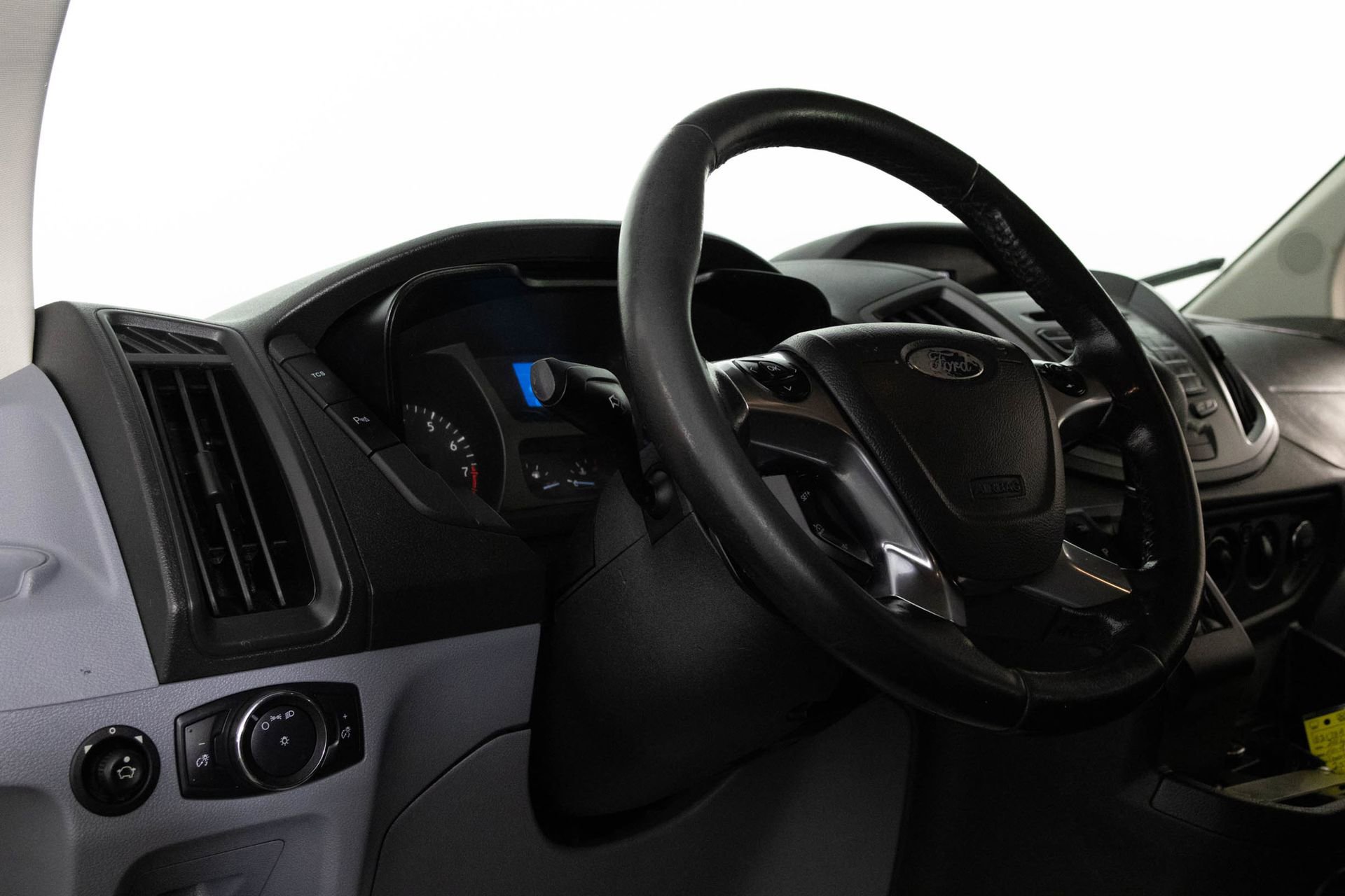 Used 2016 Ford Transit 250 130 Low Roof image 28