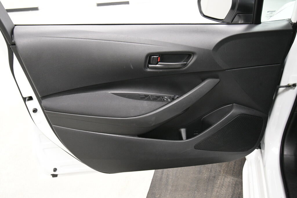 Used 2022 Toyota Corolla LE image 14