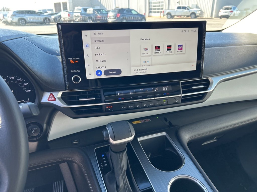 Used 2025 Toyota Sienna XLE image 16