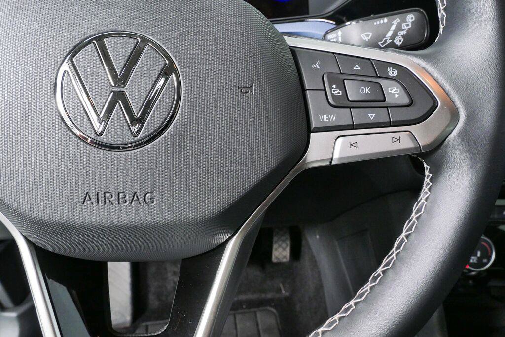 Certified 2023 Volkswagen Taos SE FWD image 10