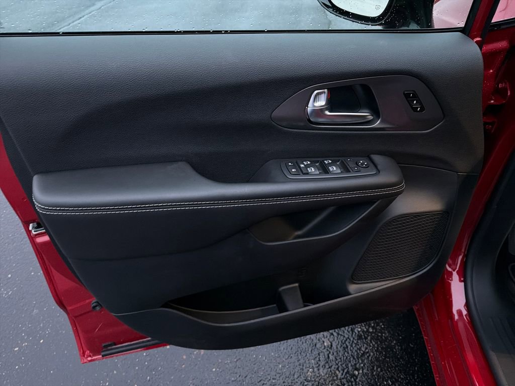 New 2026 Chrysler Pacifica Select image 10