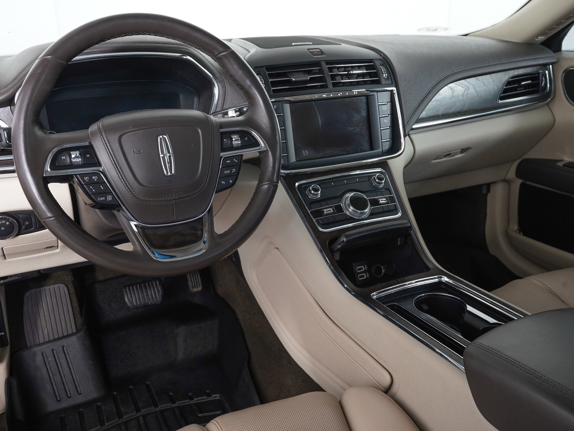 Used 2019 Lincoln Continental Select w/ Continental Climate Package AWD/4WD image 17